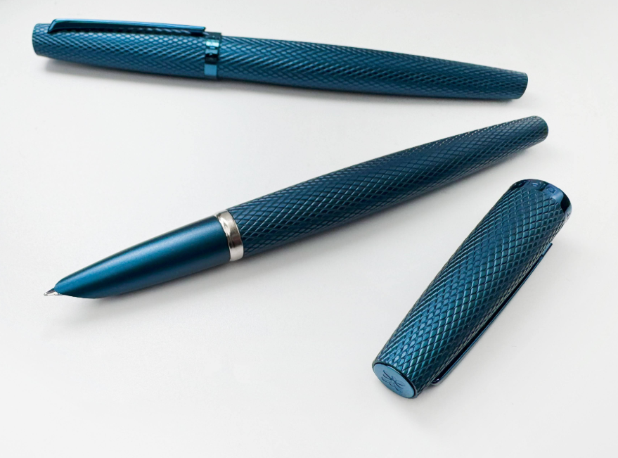 Diplomat Viper Fountain Pen(Medium Fine) - Blue Guilloche